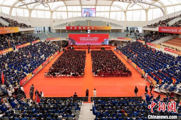 上海交通大學(xué)舉行2023年研究生畢業(yè)典禮 校長寄語畢業(yè)生“把握主動”